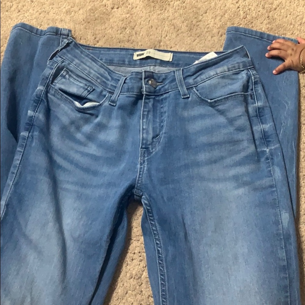 Women’s Levi’s jeans